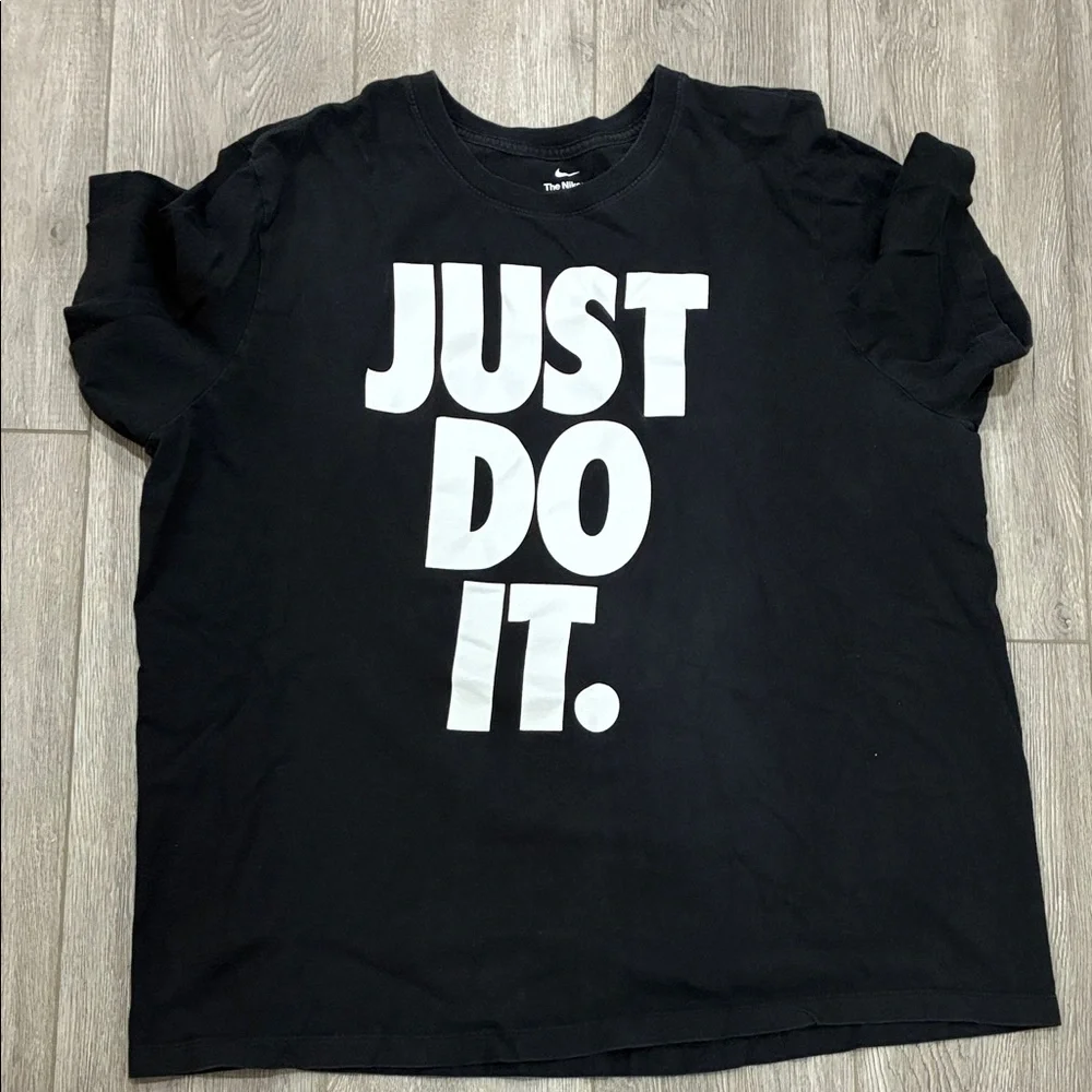 Nike Black Tee with White Logo - Picture 3 of 4
